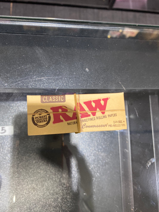 Raw classic connoisseur 1 1/4 + pre rolled tips (POS)